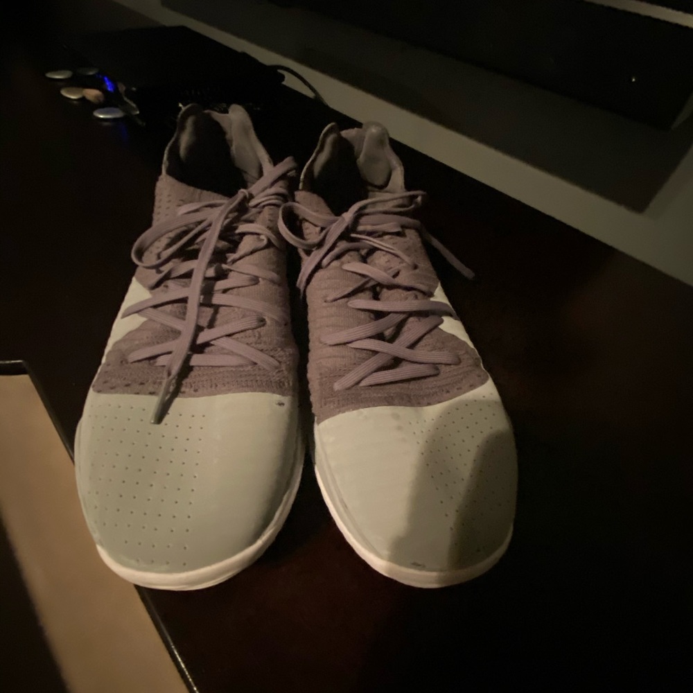 Men’s shoes size 11